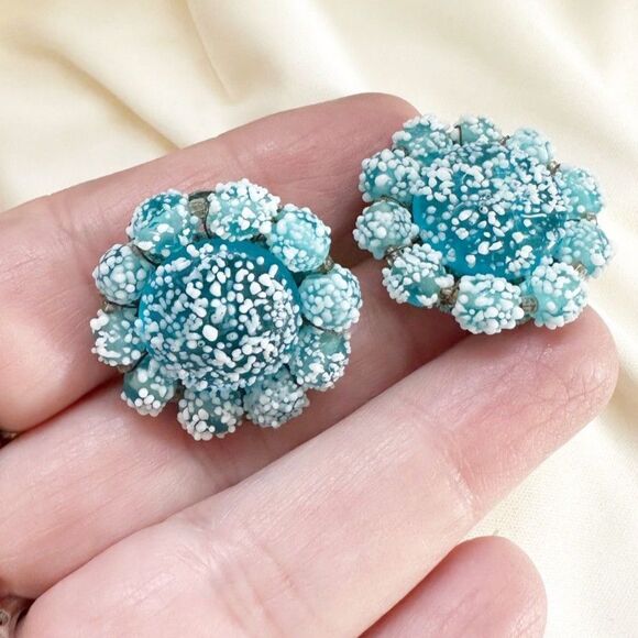 Vintage Blue Beaded Clip-On Earrings Japan Textured White Detail - Picture 4 of 4